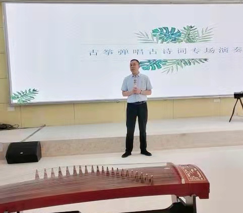 1632731834430432.jpg 4李梦醒校长擎画看球网科研新蓝图.jpg